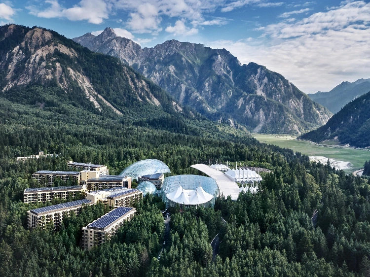 Jiuzhaigou Intercontinental Hotel