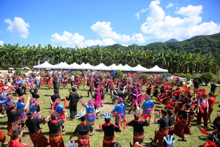 Hainan Island Li & Miao Ethnic Villages
